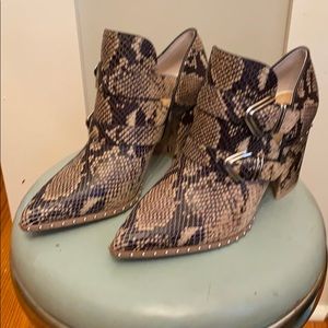 BNIB Gianni Bini Snake Skin booties